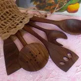 ست کفگیر ملاقه چوبی دستساز بارلی ویژه جهیزیه عروس 5 تکه کاوردار چوب گردو 25 سانتی کد bar0027