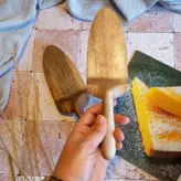 کفگیر کیک و کوکو چوبی دستساز بارلی مدل سایدا 24 سانتی چوب گردو کد bar0285
