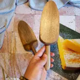 کفگیر کیک و کوکو چوبی دستساز بارلی مدل سایدا 24 سانتی چوب گردو کد bar0285