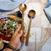 ست قاشق و چنگال سالادخوری چوبی دستساز بارلی مدل لیا 25 سانتی چوب گردو کد bar0279