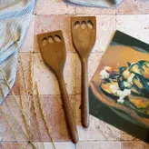 کفگیر برگردان تفت زن چوبی دستساز بارلی مدل کارن 25 سانتی چوب گردو کد bar0091