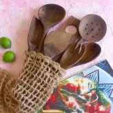 ست کفگیر ملاقه چوبی دستساز بارلی ویژه جهیزیه عروس کاوردار 7 تکه چوب گردو 25 سانتی کد bar0029