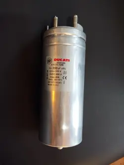 خازن ۲۰۰ میکروفاراد صنعتی