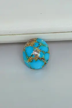 سنگ فیروزه نیشابور، خاص و چشم نواز، رنگ جذاب آبی، ذات عالی شجری لانه زنبوری، جلای سرامیکی و بسیار درخشان، تراش بیضی دامله باب رکاب، مناسب برای انگشتر، دستبند و مدال، اصل نیشابوری ، زنده با رنگ طبیعی.