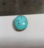 فیروزه نیشابوری، رنگ آبی شاد و زیبا، ذات عالی و پاک، تراش بیضی دامله، جلای عالی و سرامیکی، اصیل، طبیعی و زنده