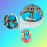 سنگ بسیار زیبا و چشم نواز فیروزه نیشابور، رنگ کمیاب و جذاب آبی محک، ذات عالی شجری دو پوست، جلای سرامیکی و بسیار درخشان، تراش بیضی درشت و مدالی باب رکاب، مناسب برای انگشتر مردانه، دستبند و مدال، اصل نیشابوری، زنده و طبیعی.