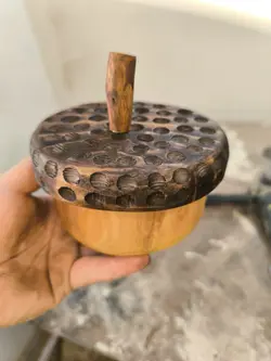 قندان چوبی طرح بلوط ساخته شده از چوب جذاب و سرسخت زیتون وحشی