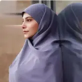 مقنعه لبنانی دکمه دار جنس پارچه کرپ کره رنگ مشکی بسیار پرفروش