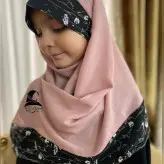 مقنعه نرگس کد 8 مناسب 4تا9 سال بسیار راحت باز و بسته میشود