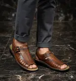 صندل مردانه مدل چرم طبیعی کد041t.k رنگ عسلی