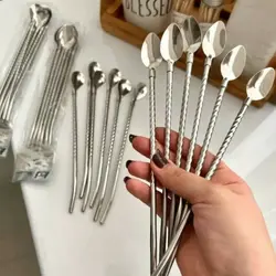 قاشق شربت خوری استیل نی دار به همراه یک فرچه برای شستشو