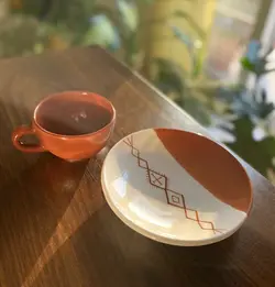 فنجون و پیشدستی گلیم