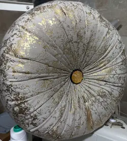 کوسن گرد طلاکوب