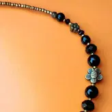 بند عینک کریستال و منجوق و خرجکارهای برنزی