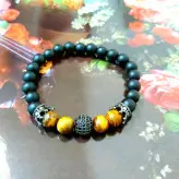 دستبند سنگ چشم ببر و اونیکس گوی و تاج سوارسکی رنگ ثابت اکسسوری دستساز مردانه