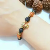 دستبند سنگ لاوا و سنگ دلربا با جمجمه سوارسکی رنگ ثابت زیورآلات دستساز زنانه مردانه
