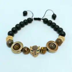 دستبند مردانه سنگ چشم ببر و حدید طلایی و سر ببر سوارسکی و اونیکس مشکی زیورآلات دستساز رنگ ثابت