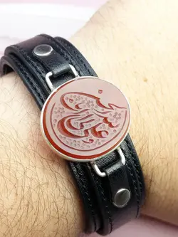 دستبند عقیق سرخ علی ولی الله بند چرمی