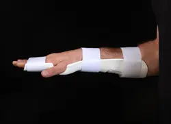 آتل فومی آناتومیک دست کوتاه اورژانسی با چسب