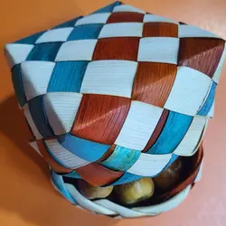 بسته حصیری حاوی خرما و قصب مخصوص کارمندان و دانش آموزان.وزن خالص قصب 130 گرم
