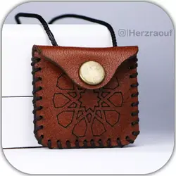 حرز امام جواد علیه السلام روی پوست آهو اصل (همراه با گردن اویز چرمی طبیعی)پ