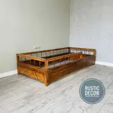 تخت خواب نوزاد مونته سوری چوبی روستیک دکور مدل نرده ای