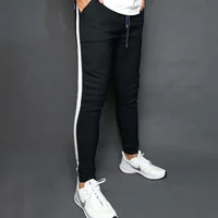 اسلش مشکی بغل نوار سفید