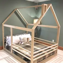 تختخواب و جالباسی چوبی کودک