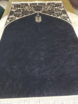 سجاده درجه1 ماشینی، ۱۲۰*۷۵، باترمزفرش، جنس فرشینه، طرح فانوس و محراب