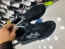 کتونی خارجی آکبند آسیکس ویتنام ASICS GEL VIETNAM تک سایز 42و44 رنگ مشکی طوسی