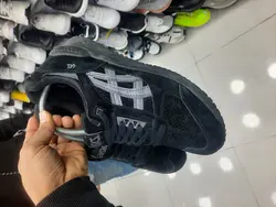 کتونی خارجی آکبند آسیکس ویتنام ASICS GEL VIETNAM تک سایز 42و44 رنگ مشکی طوسی