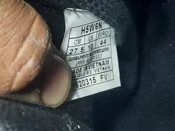 کتونی خارجی آکبند آسیکس ویتنام ASICS GEL VIETNAM تک سایز 42و44 رنگ مشکی طوسی