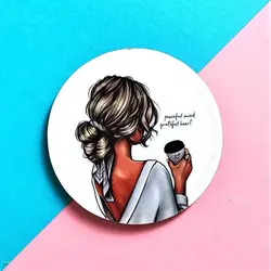 آیینه دختر و قهوه