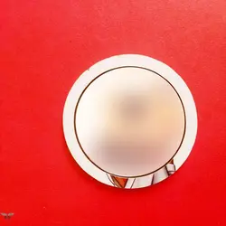 آیینه دختر و قهوه