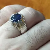 انگشتر یاقوت کبود با رکاب دستساز هشت چنگ