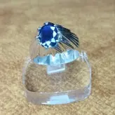 انگشتر یاقوت کبود با رکاب دستساز هشت چنگ