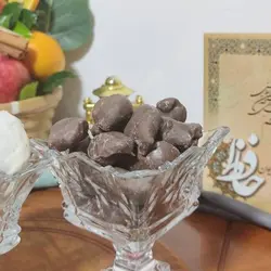 خرما شکلاتی بسیار خوشمزه با طعم فندق (300) گرمی