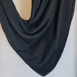 روسری مشکی مزونی جنس وال ساده نوار دوزی شده.برند لاجورد
