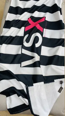 حوله استخری Victoria’s Secret