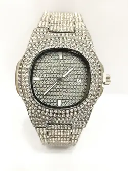 ساعت نگین دار دخترانه و پسرانه نگین کاری شده در رنگ نقره ای