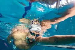 کلاه شنا کلاسیک آرنا مشکی - بیچ اند تنیس