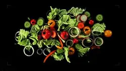 دانلود فوتیج سالاد سبزیجات پرواز به بالا و سقوط Vegetable Salad Fly Up And Fall Down