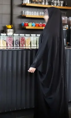 چادر مشکی جده گلدوزی طرح رز با ارسال رایگان