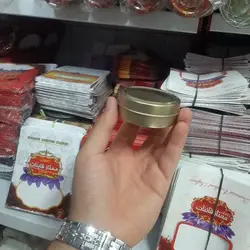 قوطی فلزی طلایی با قطر 6.5 و ارتفاع 2.5 سانت مناسب شمع و زعفران