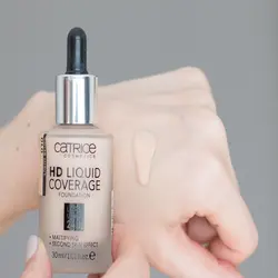 کرم پودر مایع 24 ساعته مات کاتریس مدل HD حجم 30 میل شماره 010 -رنگ روشن  catrice HD LIQUID COVERAGE 24H