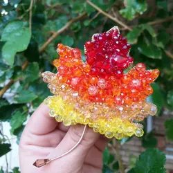 سنجاق سینه طرح برگ پاییزی