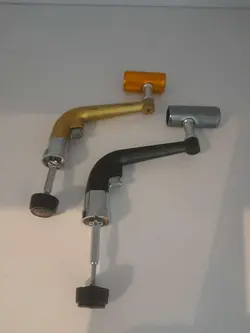 دسته چرخ ماهیگیری زرد و مشکی