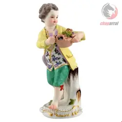 مجسمه نقاشی با دست دکوری چینی آنتیک قدیمی مایسن آلمان Antike antike Meissener Porzellanfigur Junge mit Blumenkorb Modell 149