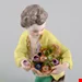 مجسمه نقاشی با دست دکوری چینی آنتیک قدیمی مایسن آلمان Antike antike Meissener Porzellanfigur Junge mit Blumenkorb Modell 149