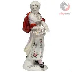 مجسمه دکوری چینی آنتیک قدیمی بو انگلستان Figur weiblicher Pedlar möglicherweise Peg Woffington Bogenporzellan um 1758